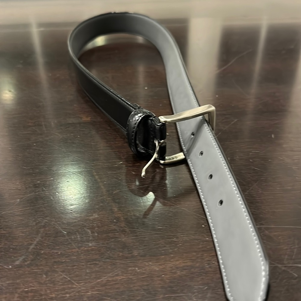 Men’s/ boys black leather belt size 28